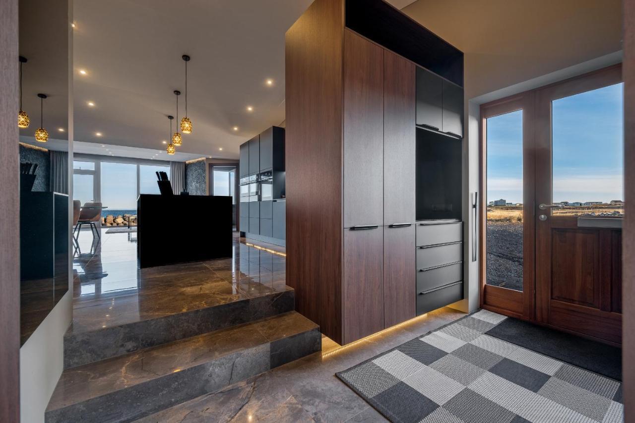 Bay View Apartments Gardur Luaran gambar