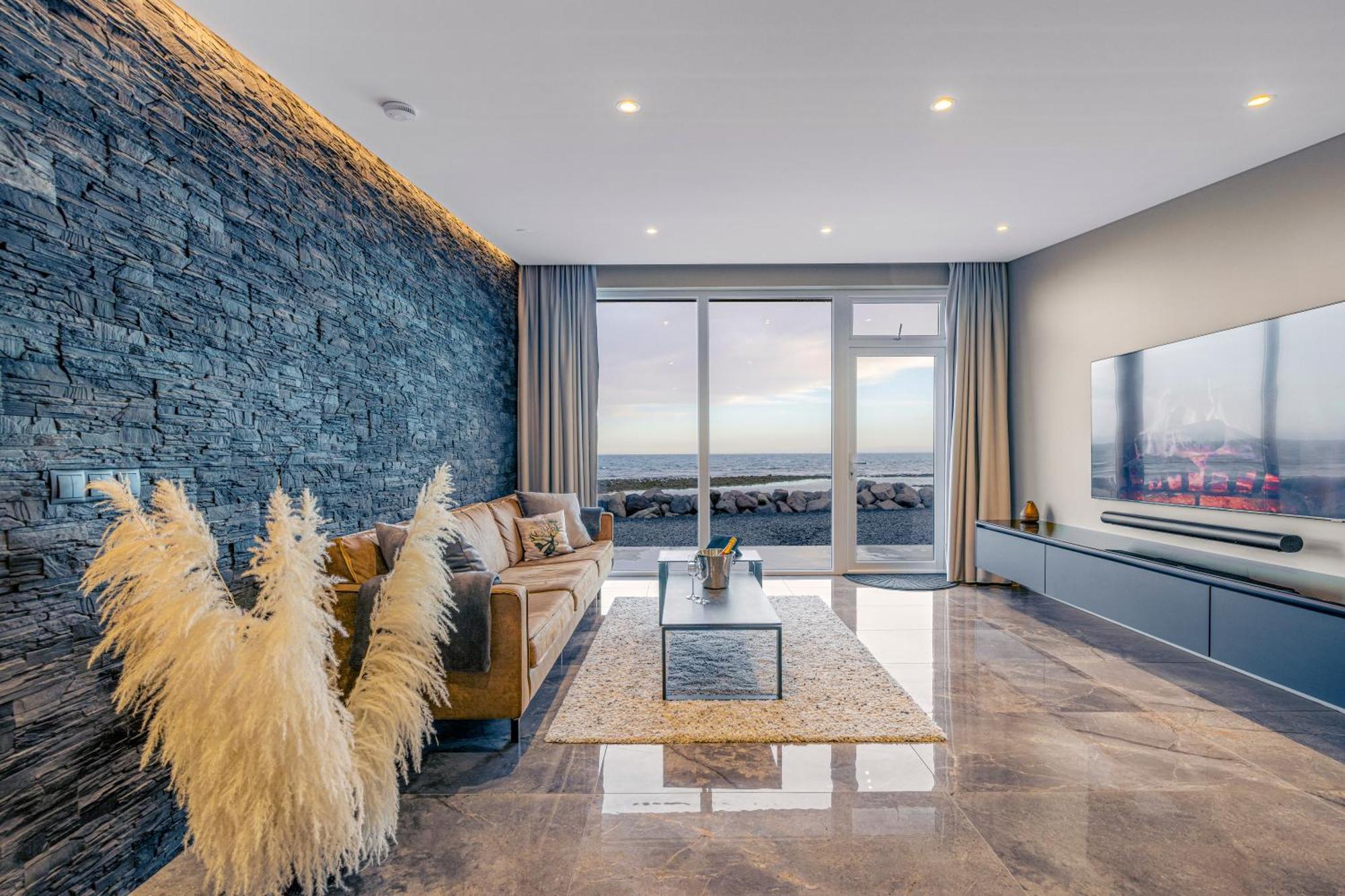 Bay View Apartments Gardur Luaran gambar