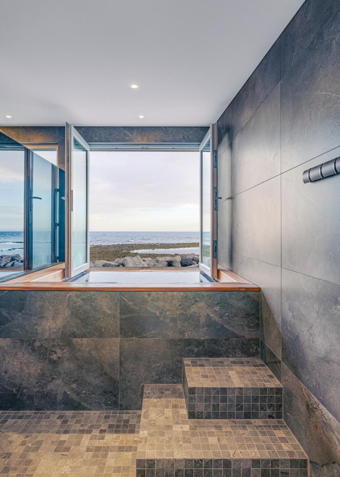 Bay View Apartments Gardur Luaran gambar