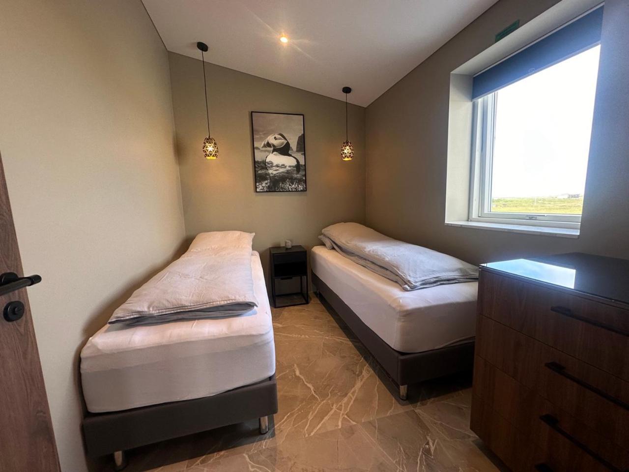 Bay View Apartments Gardur Luaran gambar