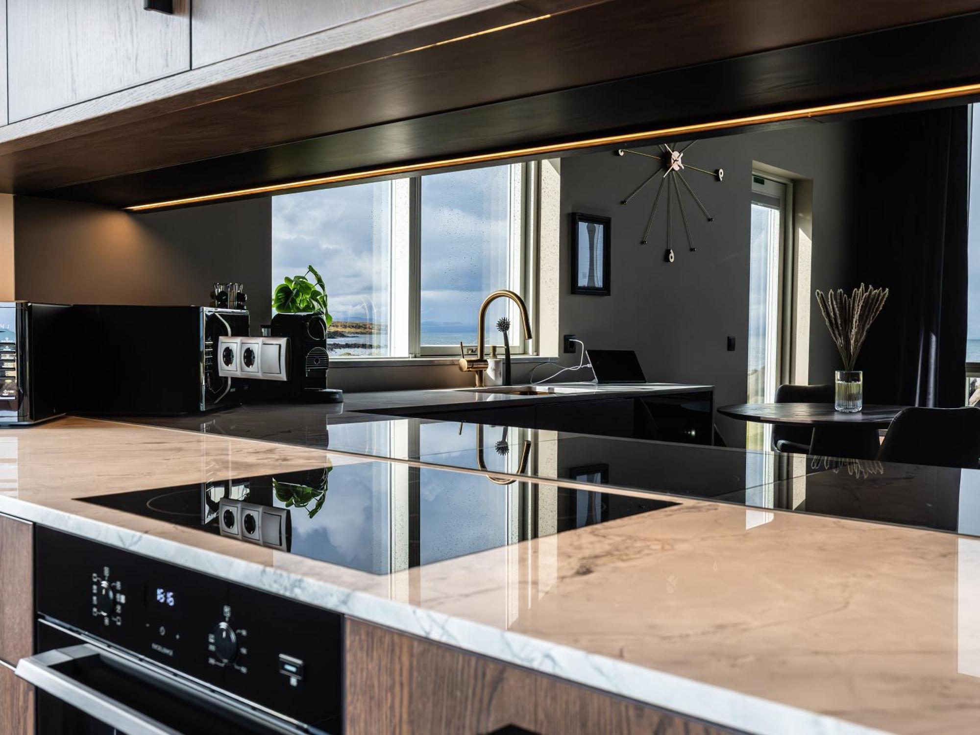 Bay View Apartments Gardur Luaran gambar