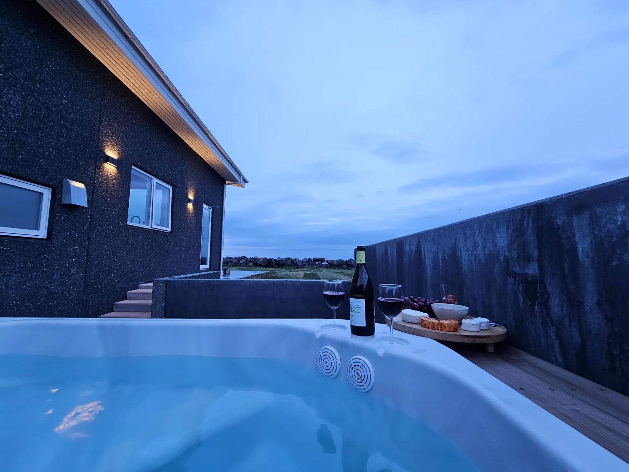 Bay View Apartments Gardur Luaran gambar